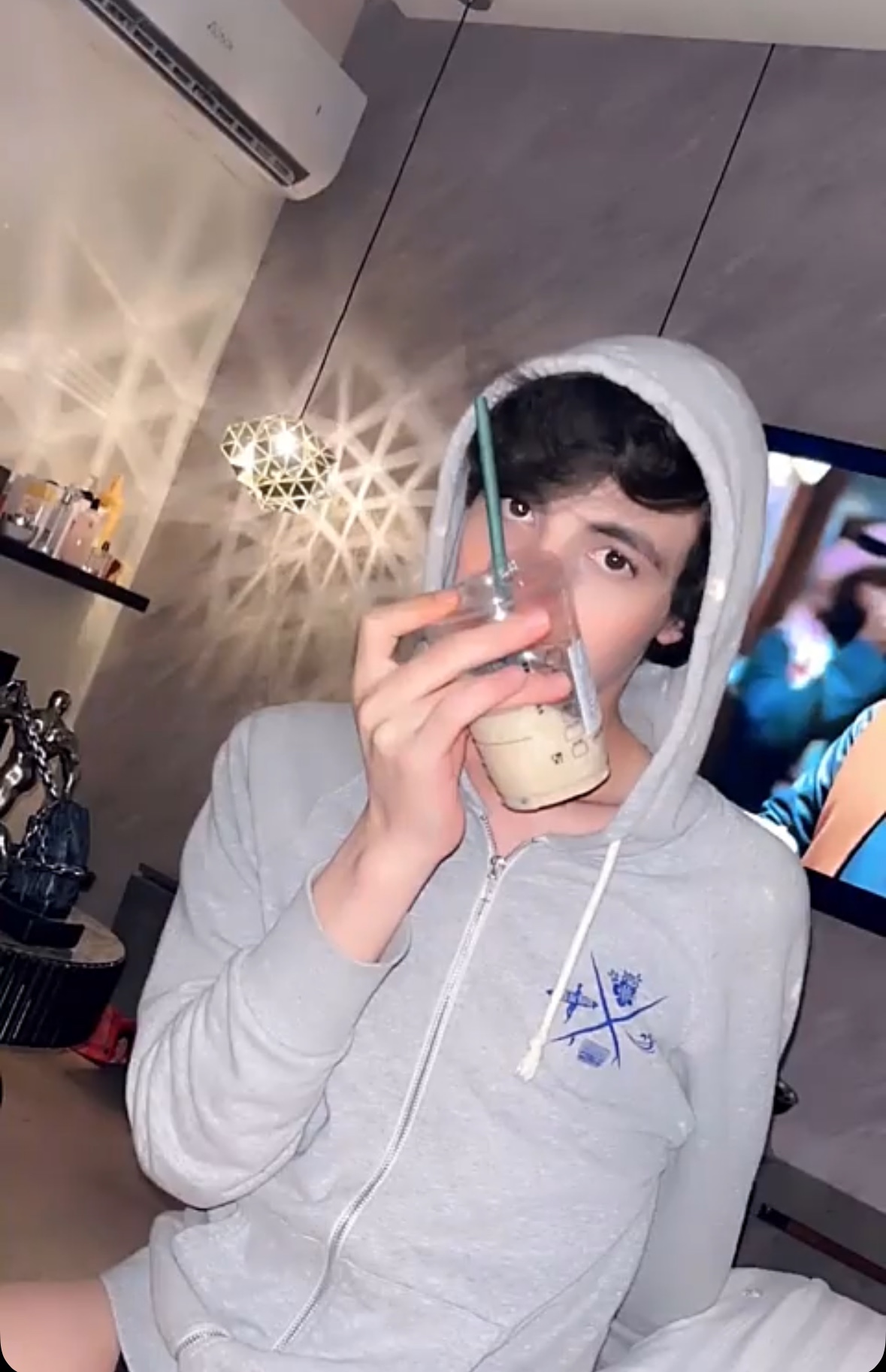 Tinder profile picture for @ziz