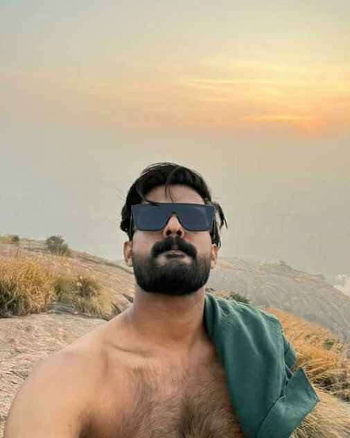 Tinder profile picture for @shxn_mohd
