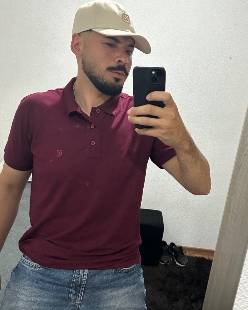 Tinder profile picture for @se