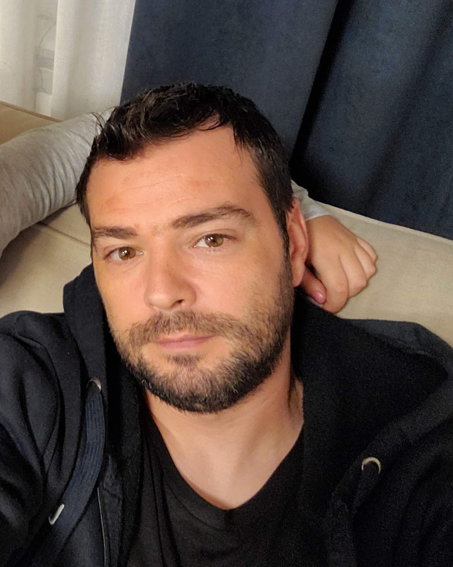 Tinder profile picture for @uneasy