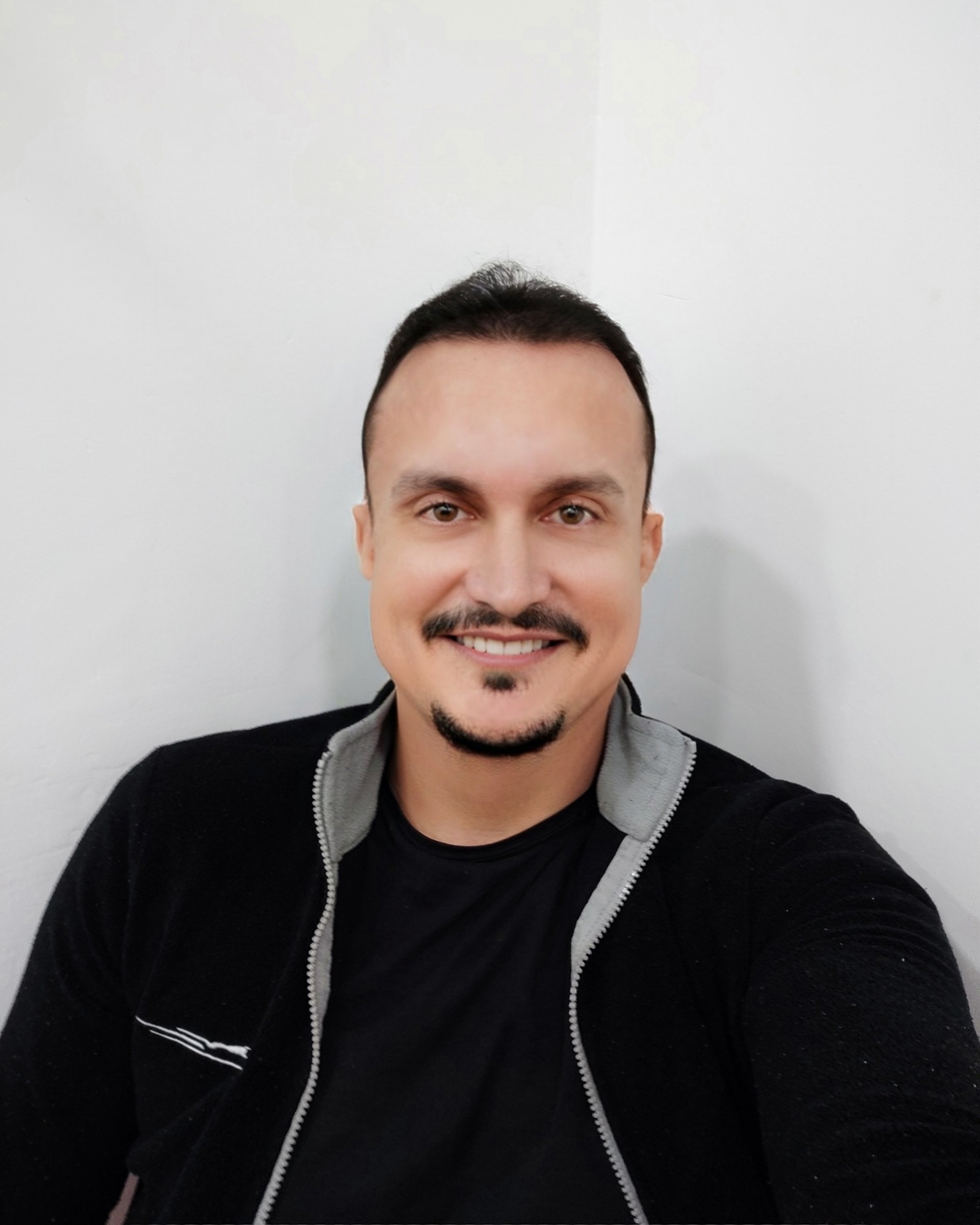 Tinder profile picture for @iron