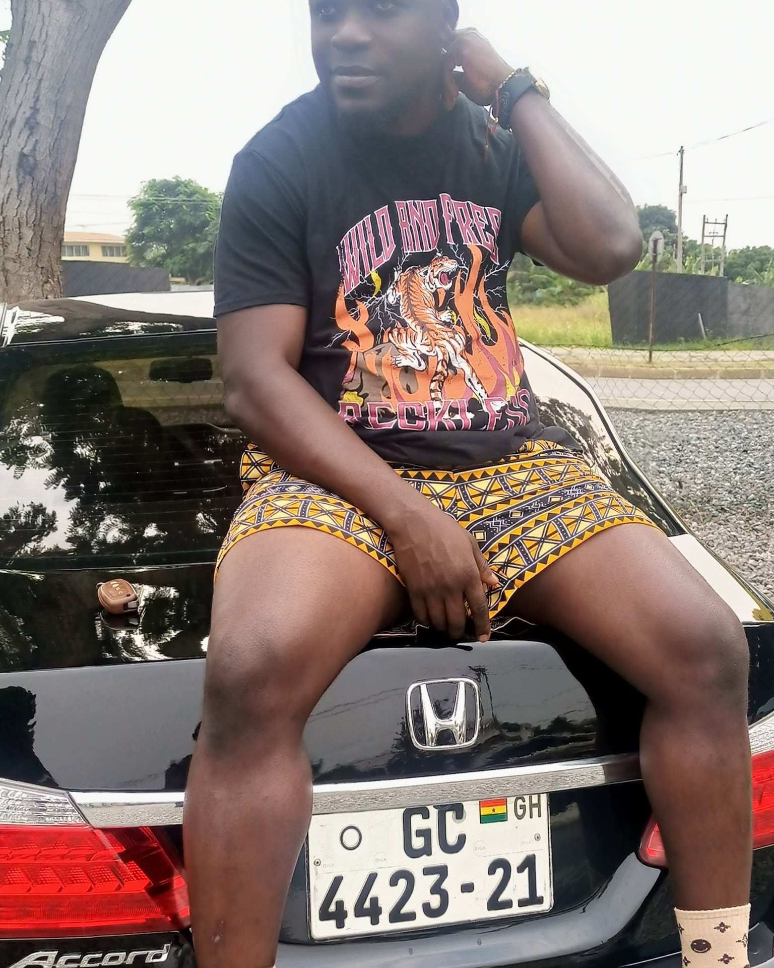 Tinder profile picture for @law
