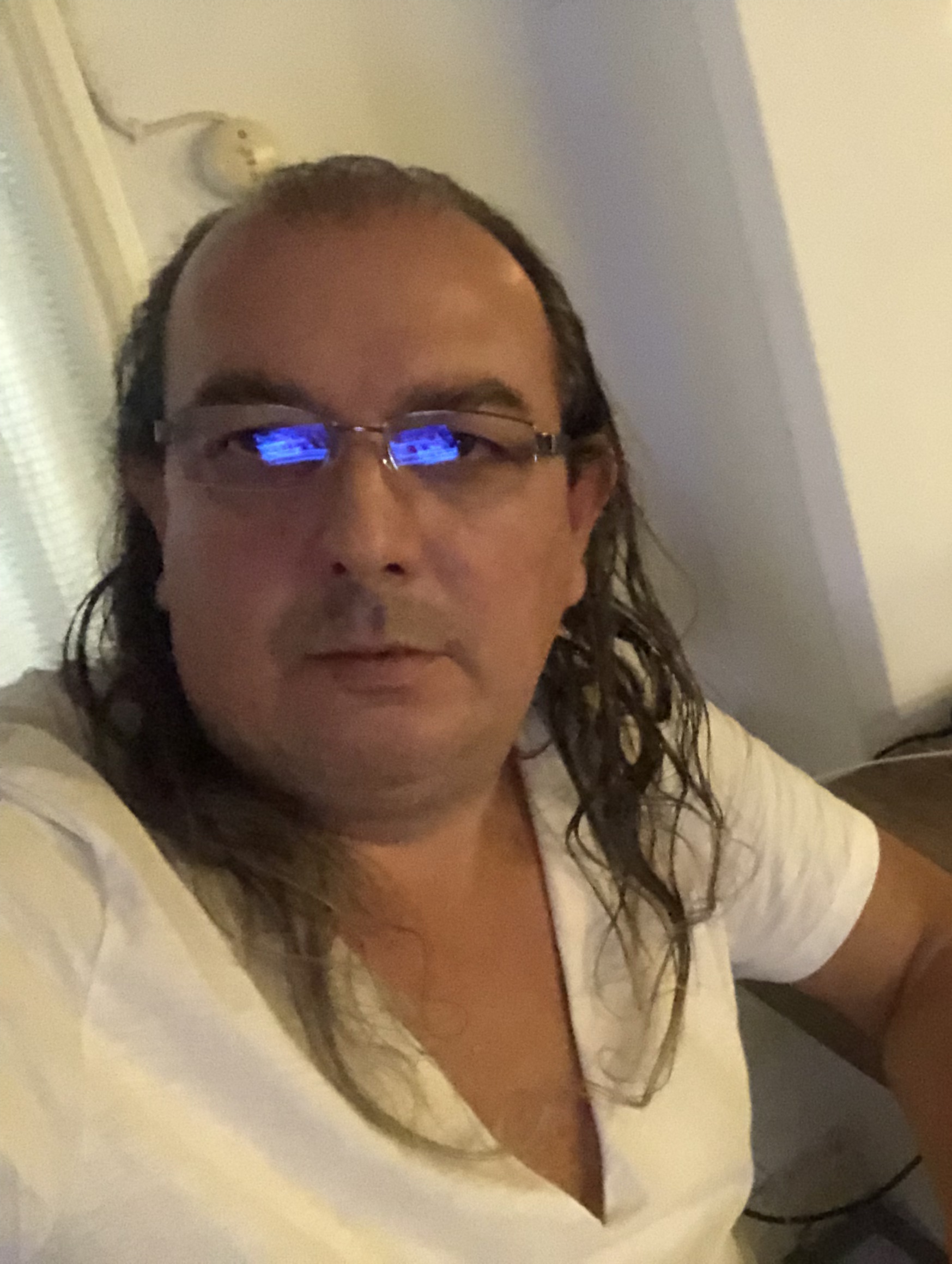 Tinder profile picture for @louse