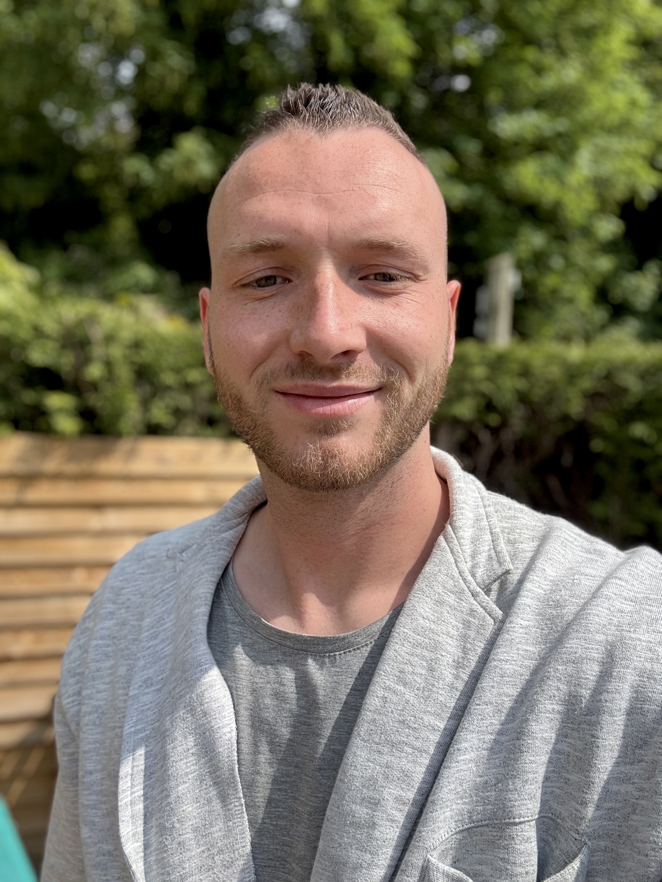 Tinder profile picture for @hugo