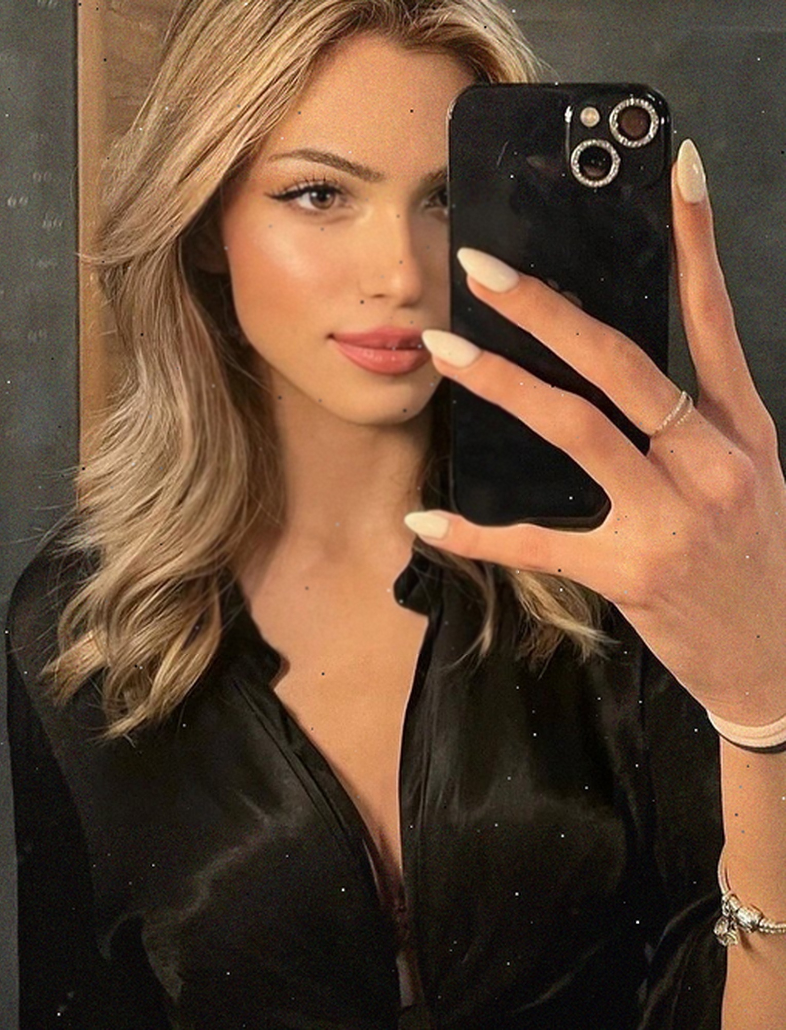 Tinder profile picture for @heavily
