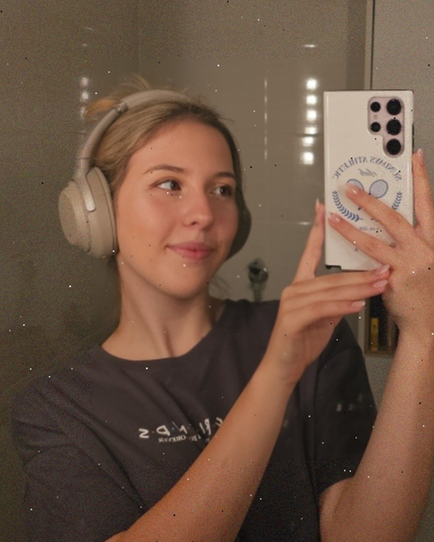 Tinder profile picture for @discusses