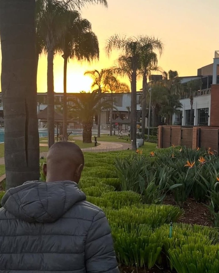 Tinder profile picture for @thabang