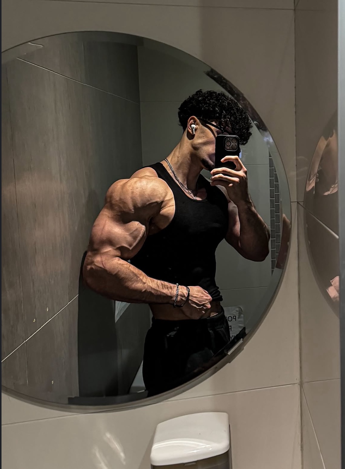 Tinder profile picture for @fue