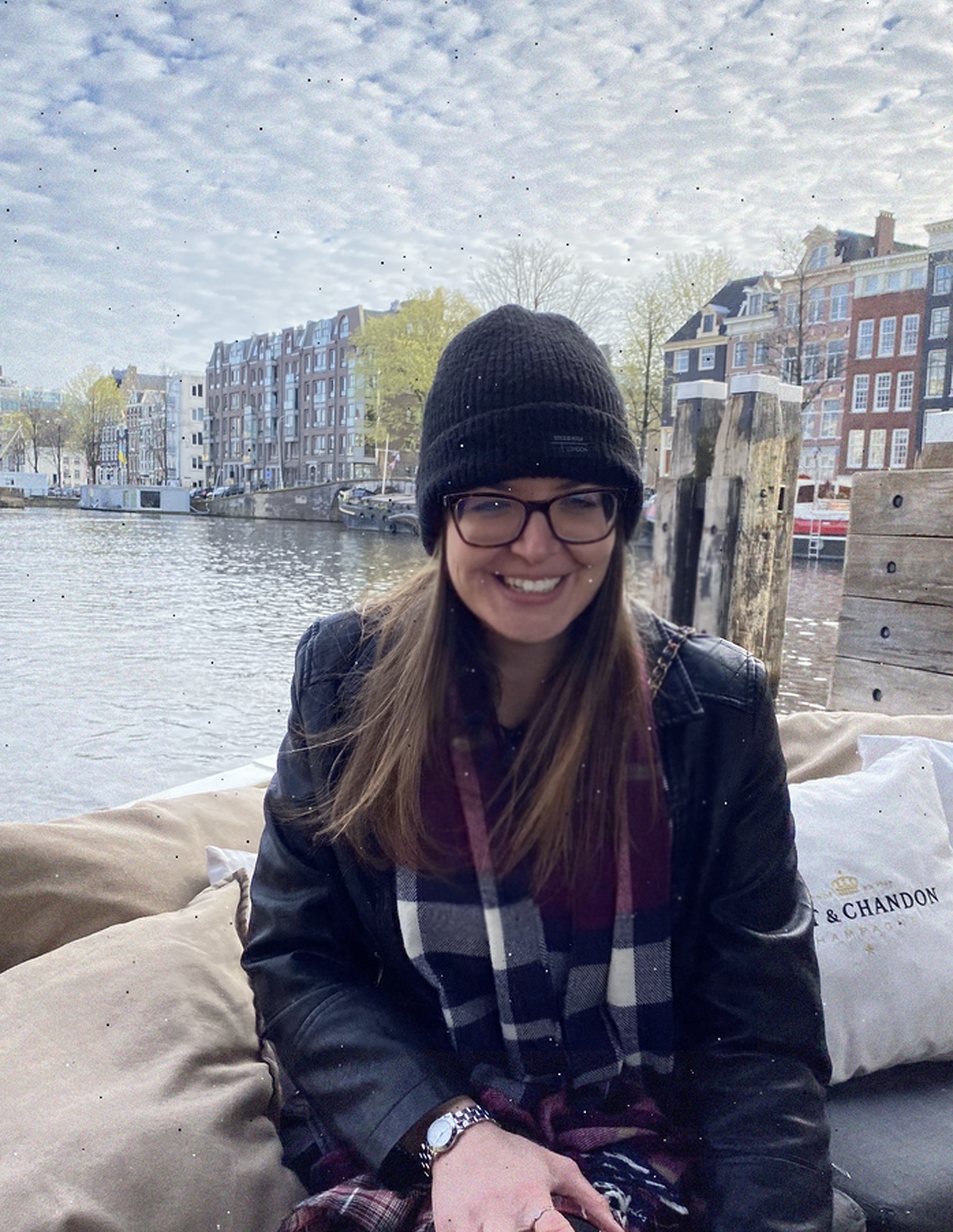 Tinder profile picture for @hugs