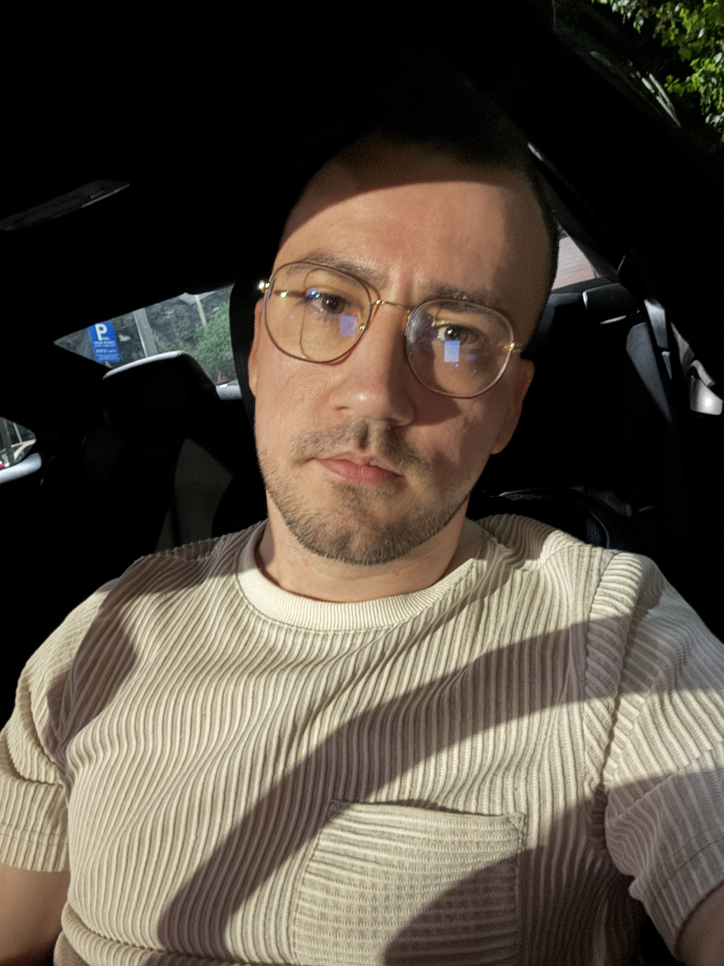 Tinder profile picture for @mezei