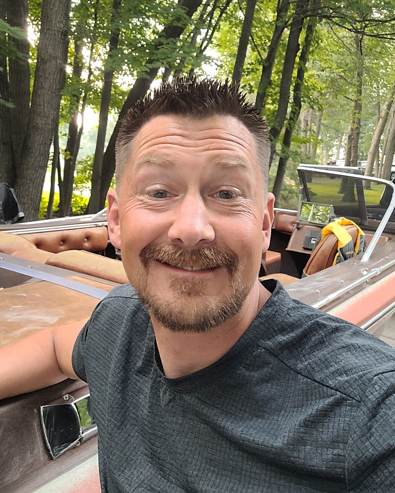 Tinder profile picture for @explorer
