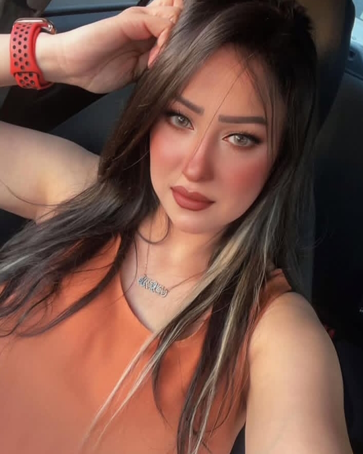 Tinder profile picture for @nour