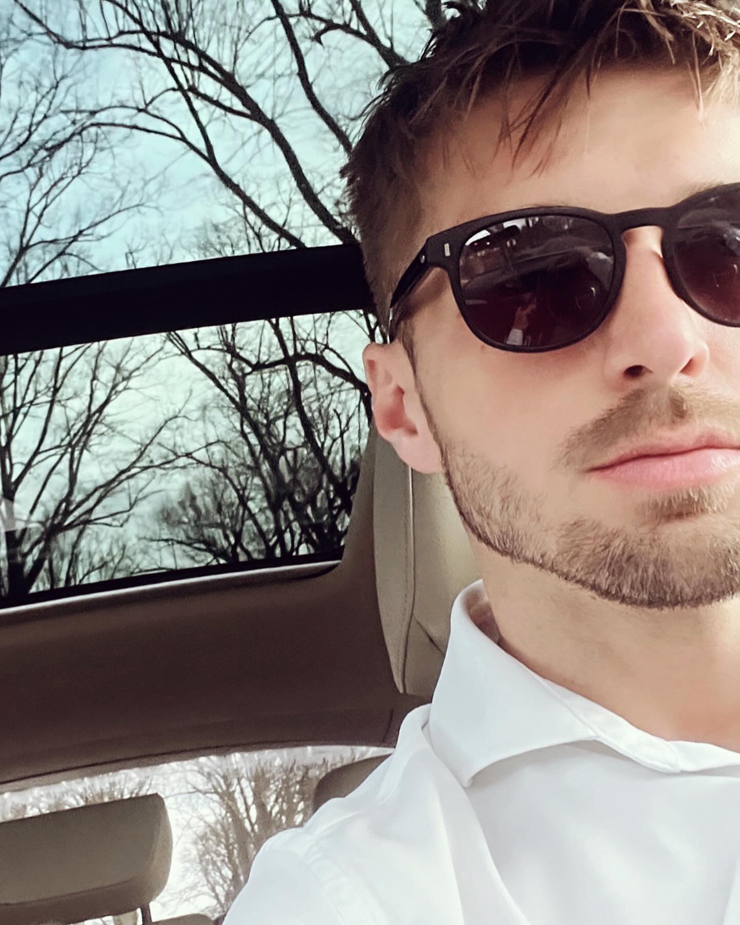 Tinder profile picture for @cutoff