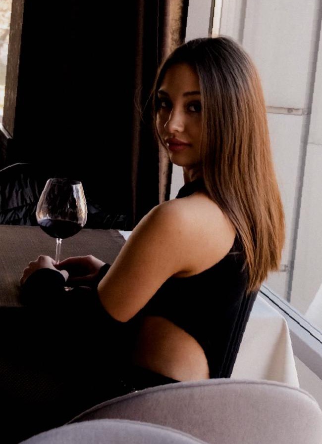 Tinder profile picture for @quinta