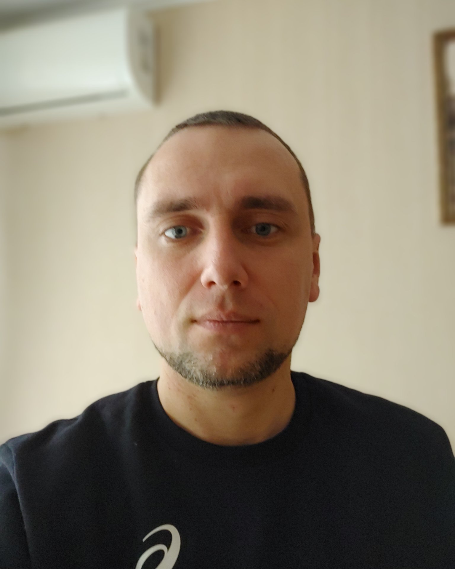 Tinder profile picture for @paladin