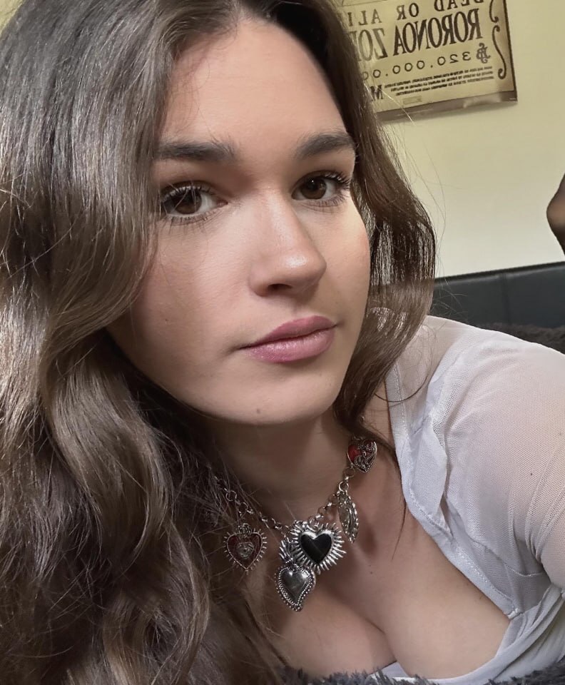 Tinder profile picture for @rosalinda