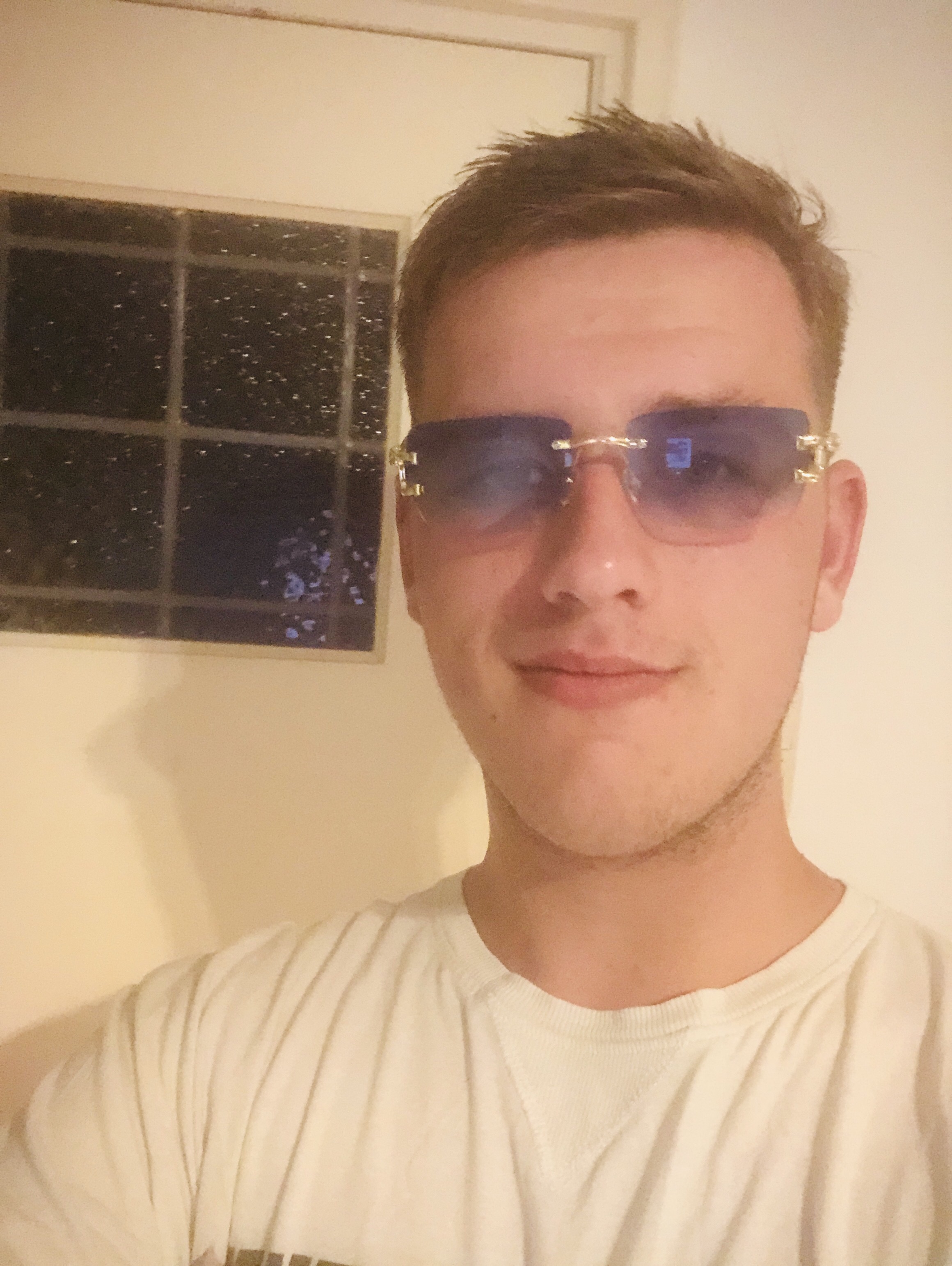 Tinder profile picture for @istvan