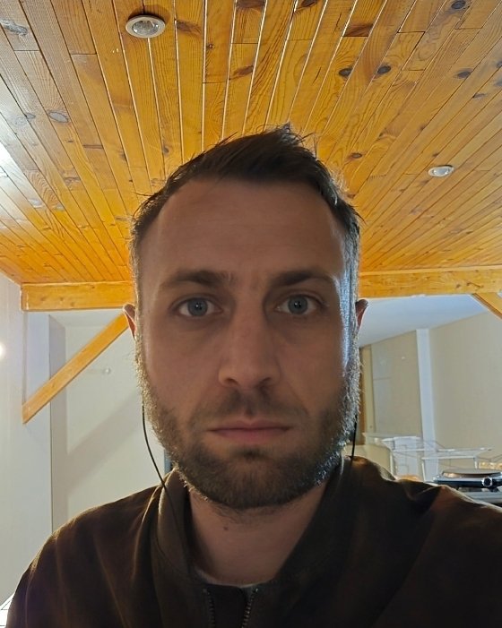 Tinder profile picture for @rle