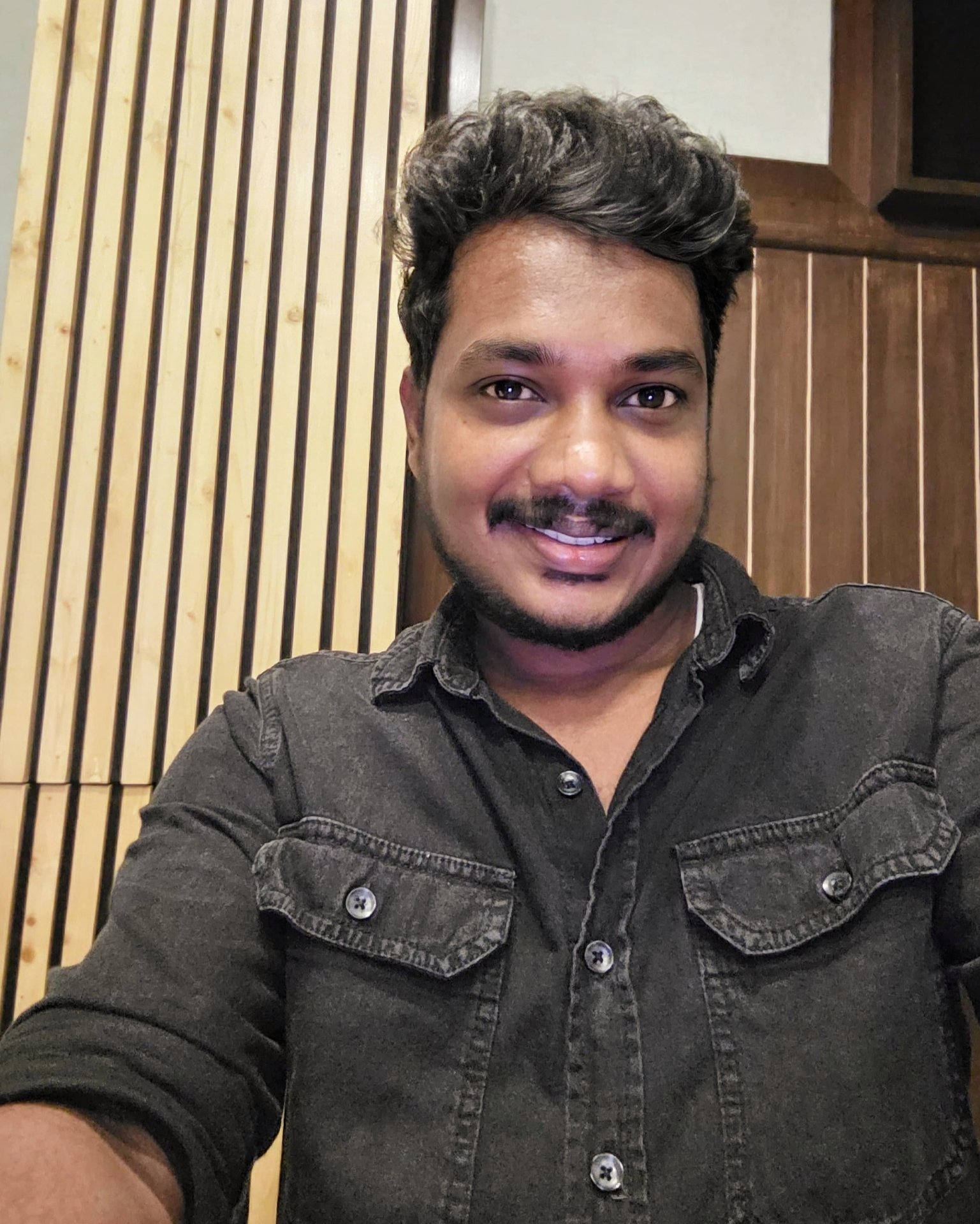 Tinder profile picture for @mourya