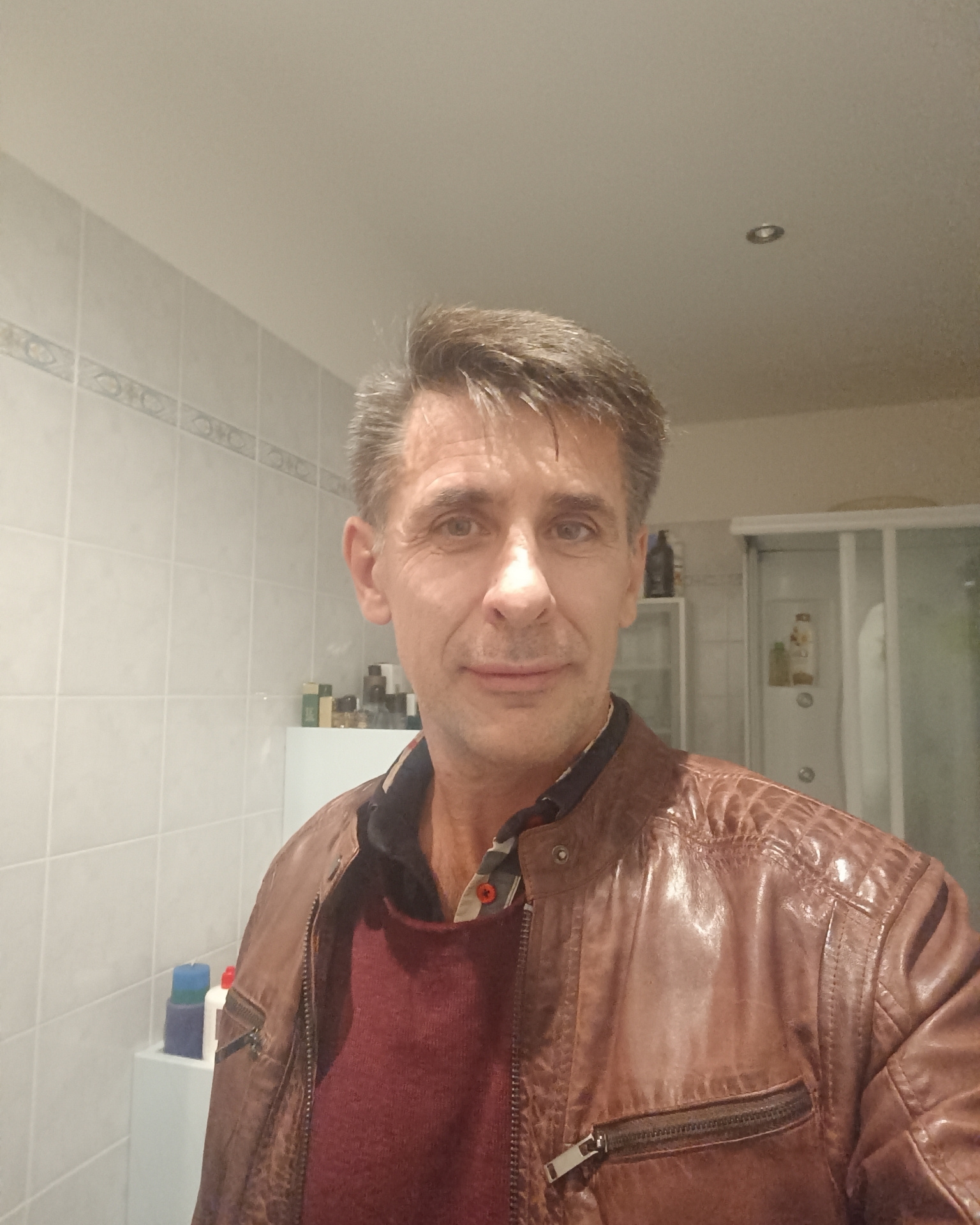 Tinder profile picture for @faux