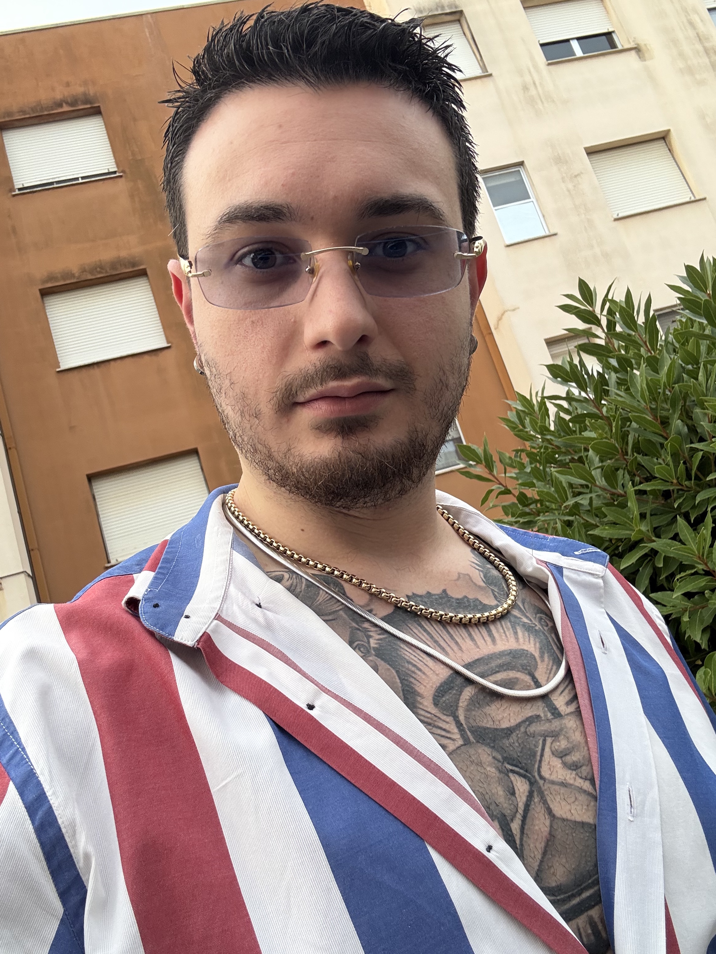Tinder profile picture for @icaro