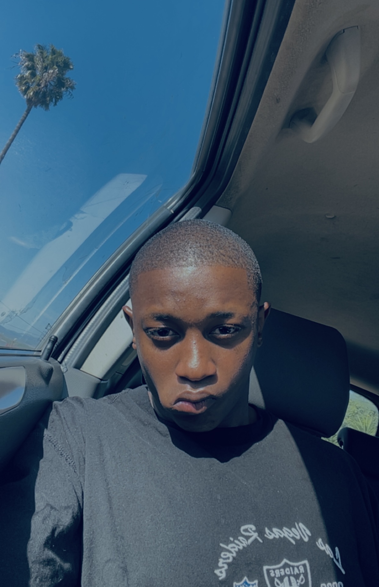 Tinder profile picture for @trvz