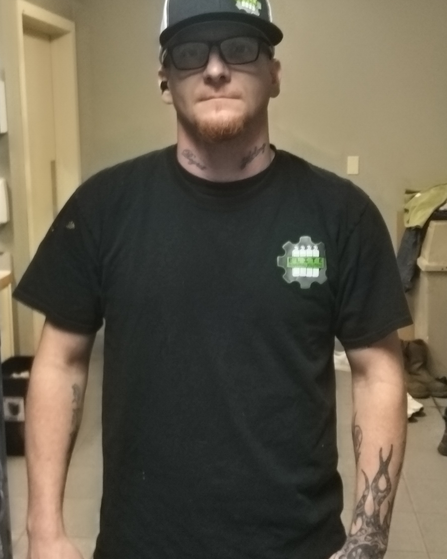 Tinder profile picture for @knucklehead
