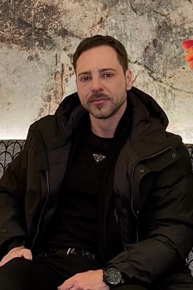 Tinder profile picture for @shingles