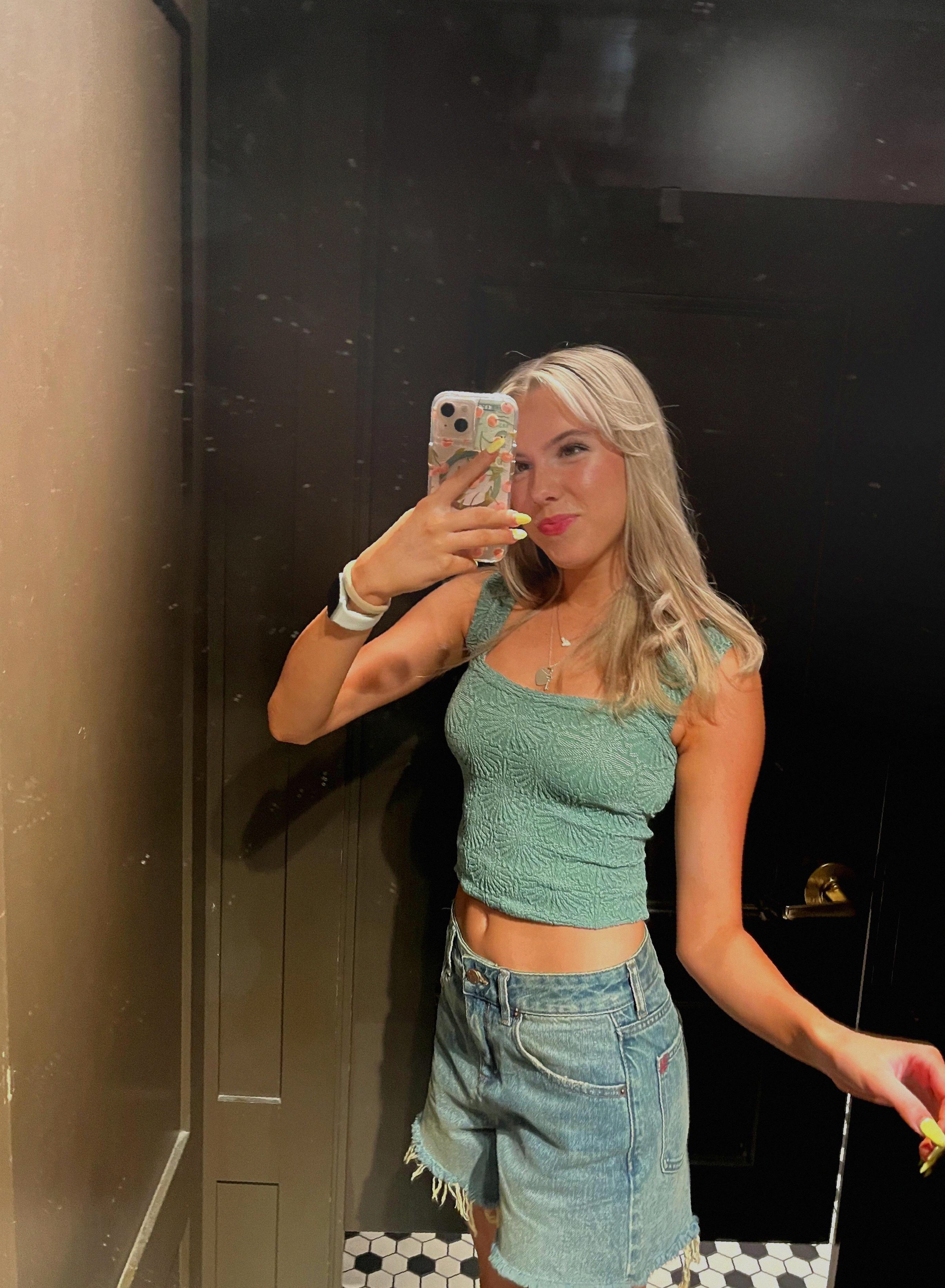 Tinder profile picture for @caddie