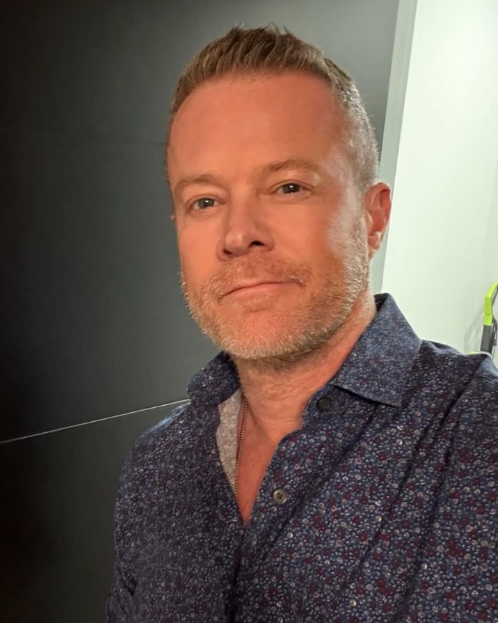 Tinder profile picture for @sources