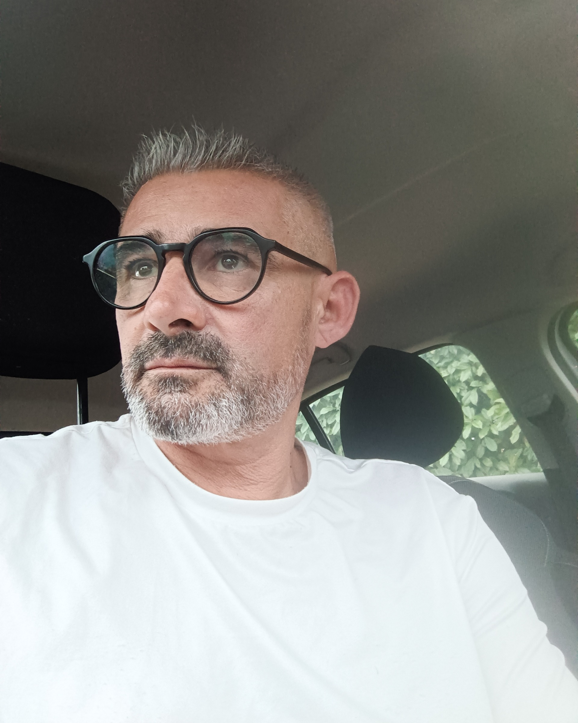 Tinder profile picture for @moi