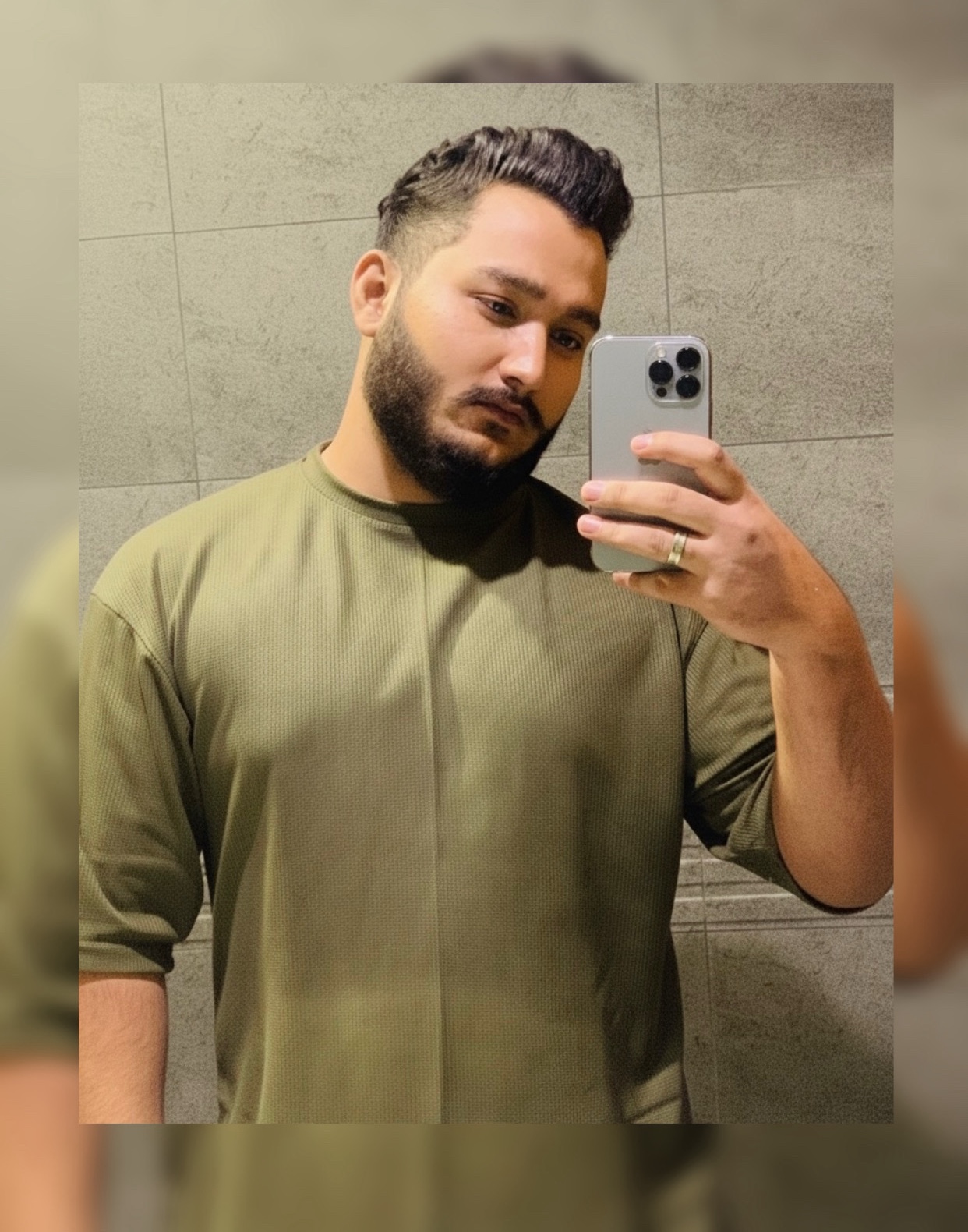 Tinder profile picture for @moizkhan
