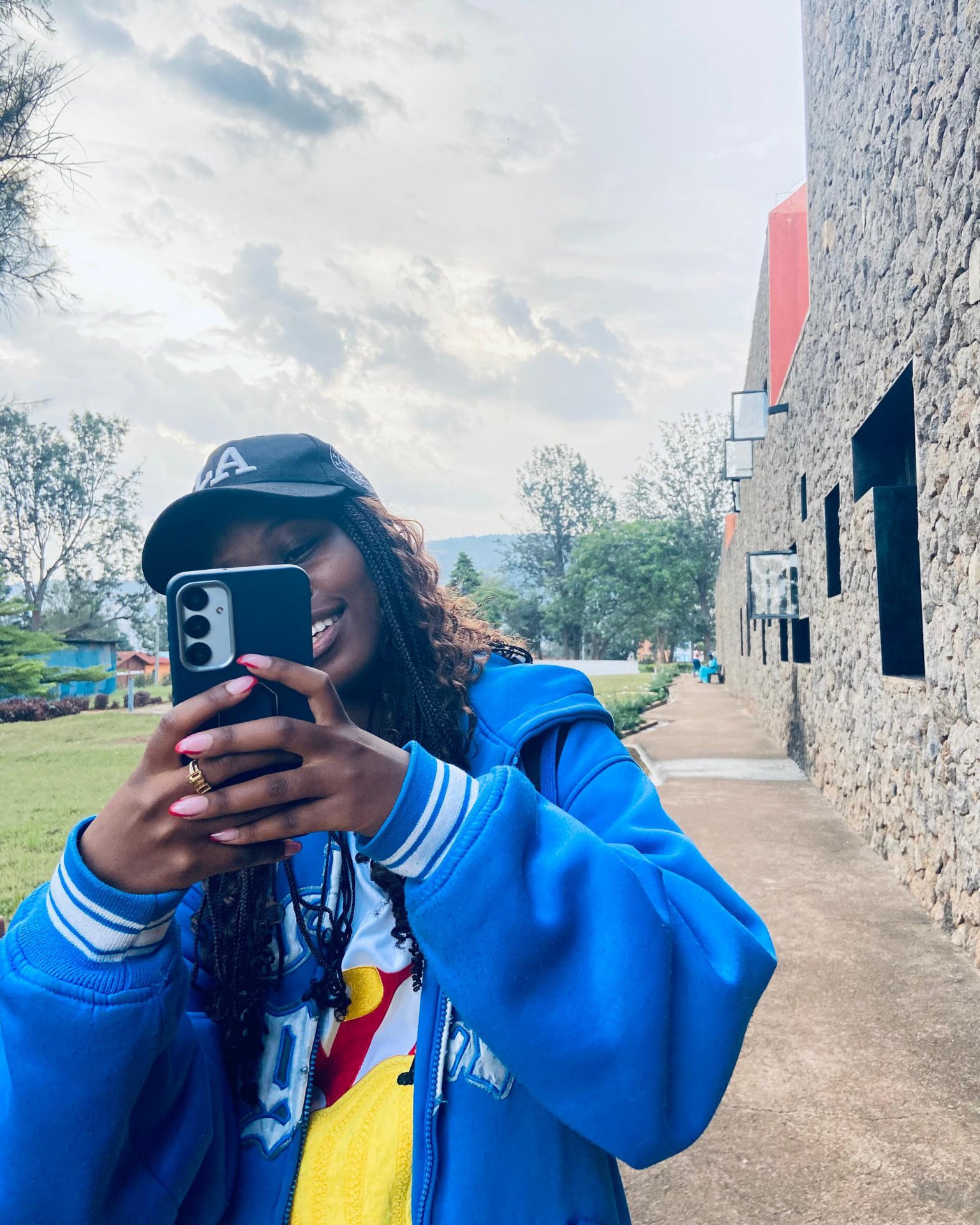 Tinder profile picture for @vaniii