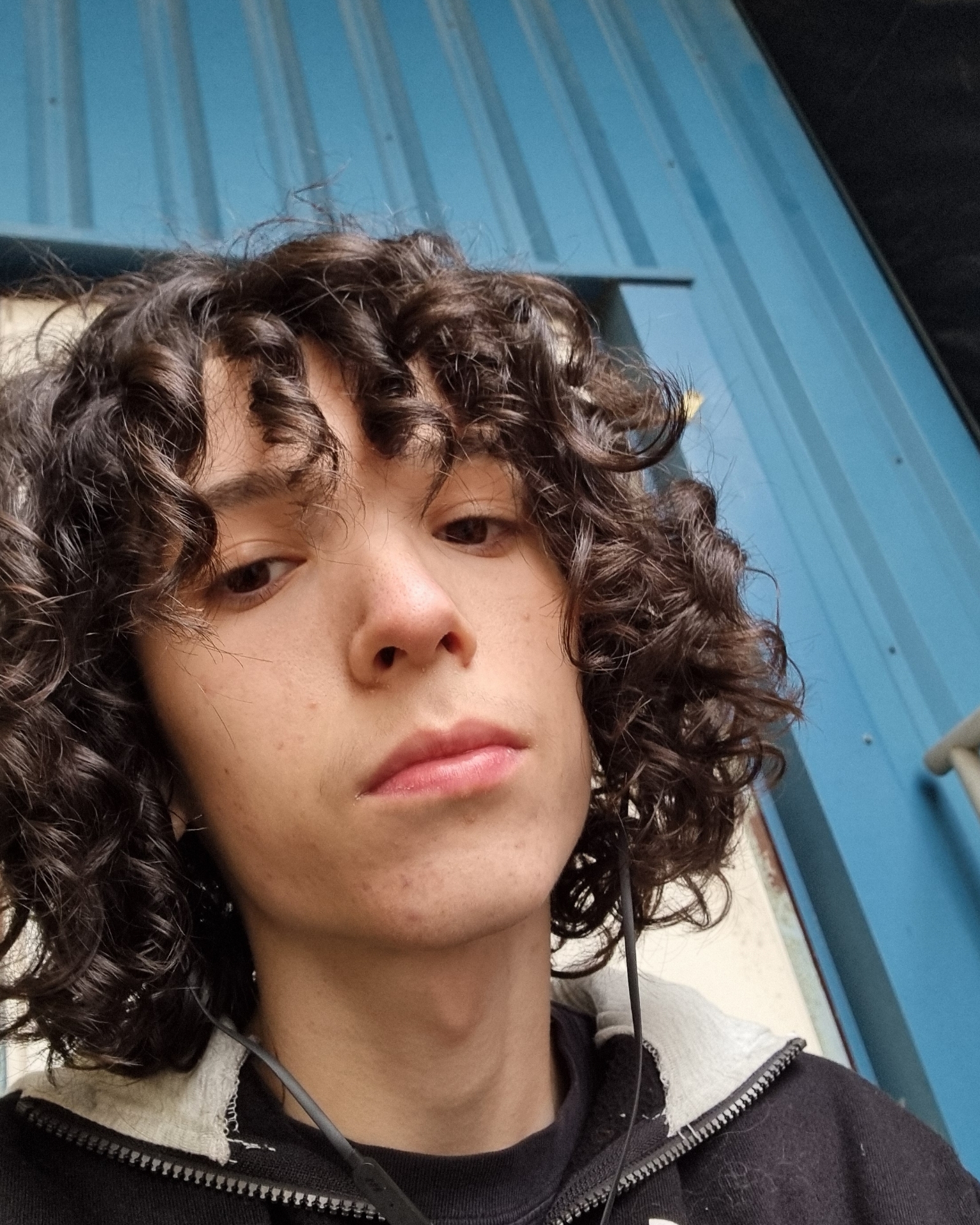 Tinder profile picture for @oioioi