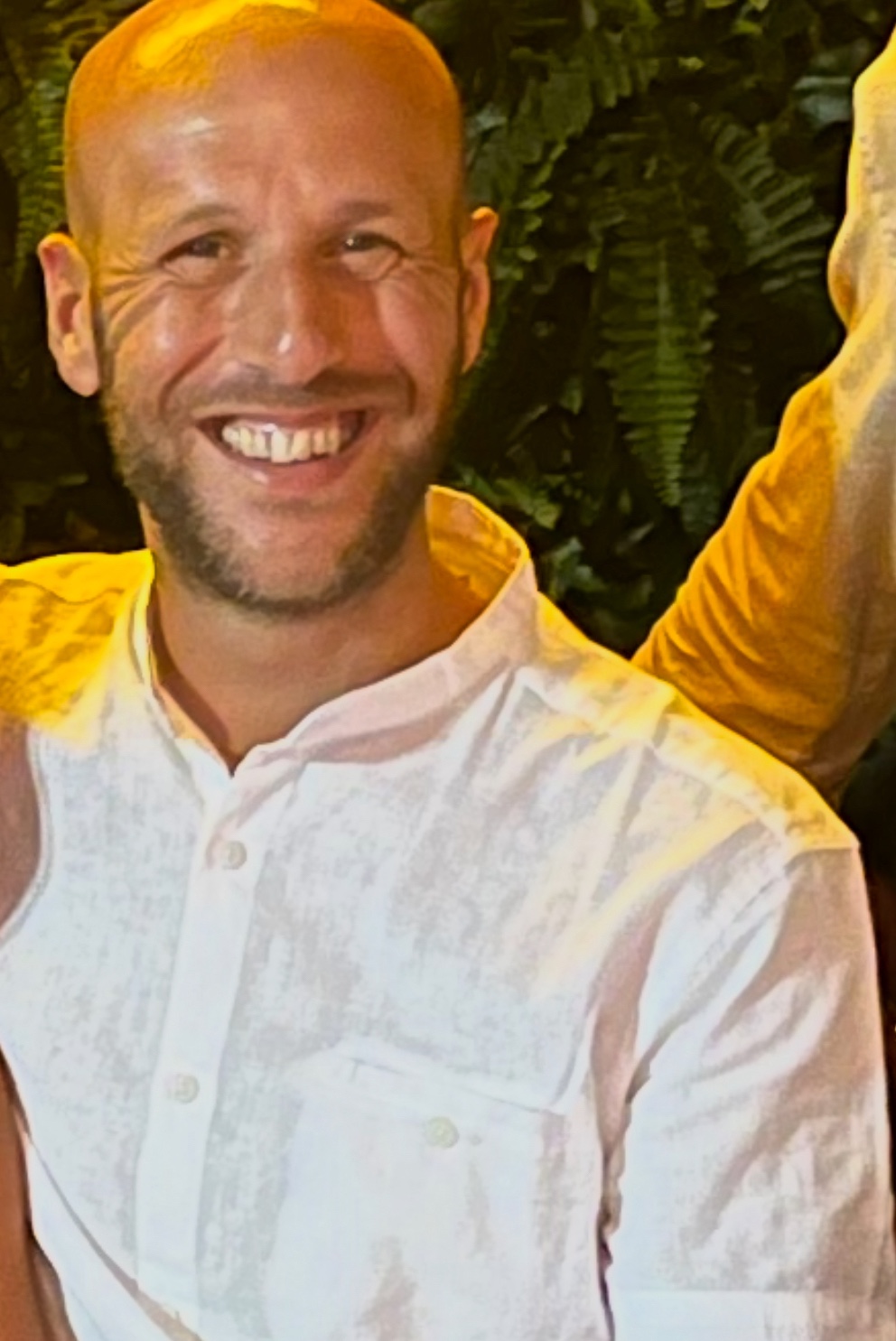 Tinder profile picture for @rober