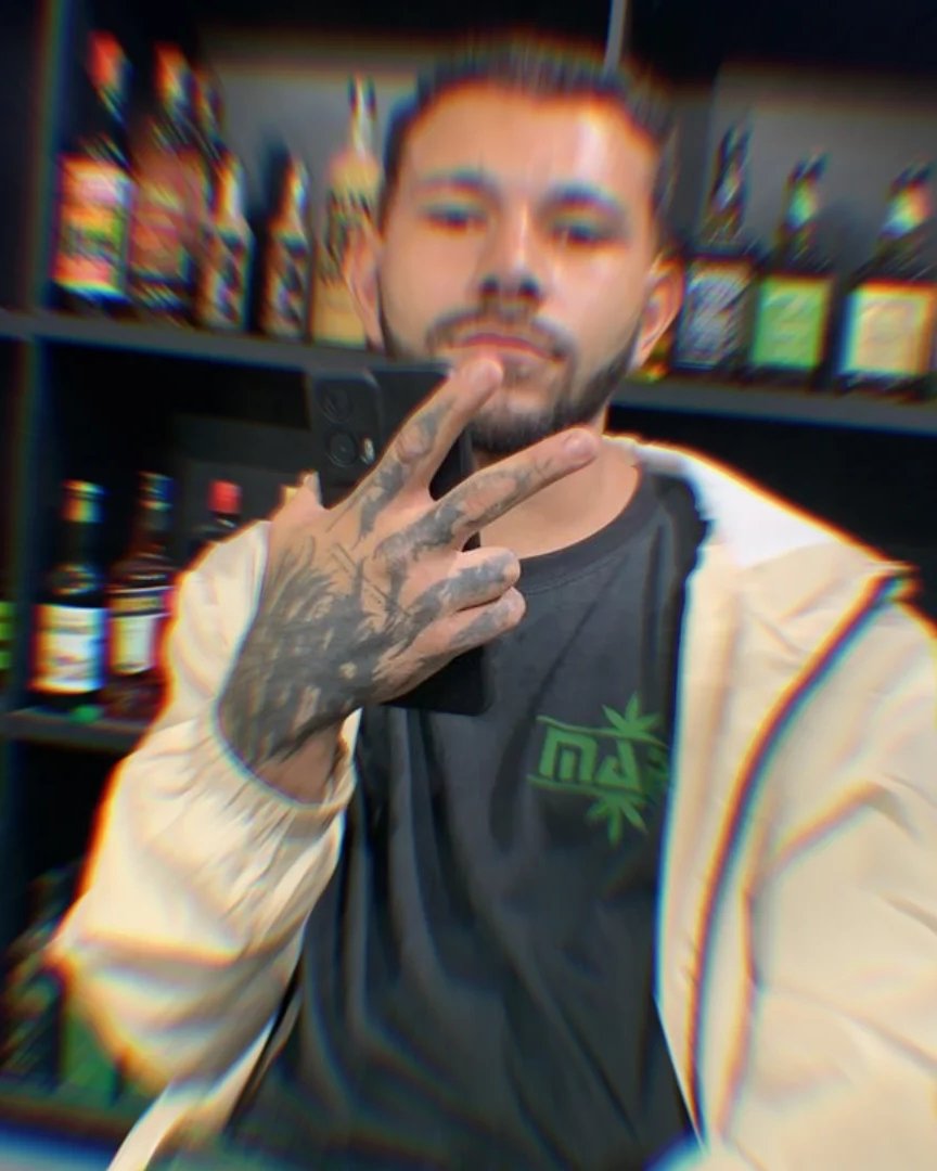 Tinder profile picture for @tl