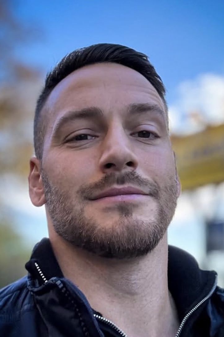 Tinder profile picture for @blanc