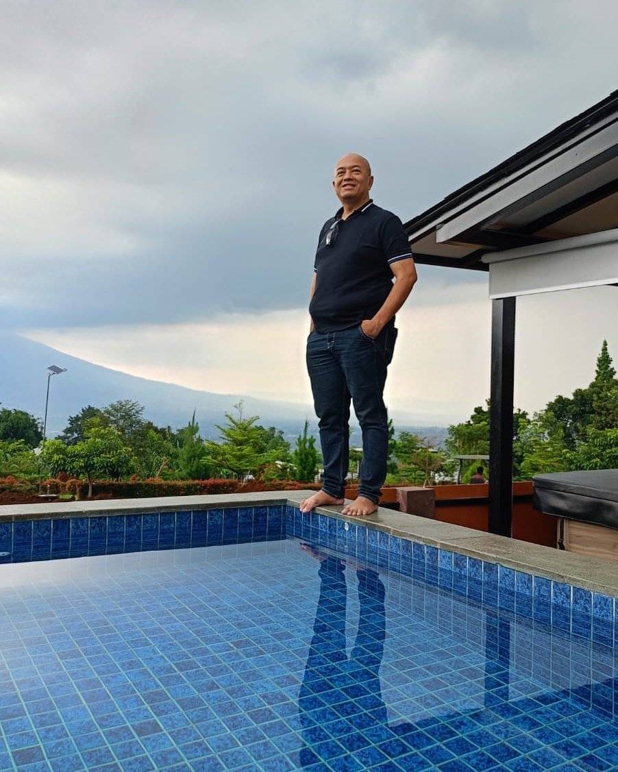 Tinder profile picture for @widjaja