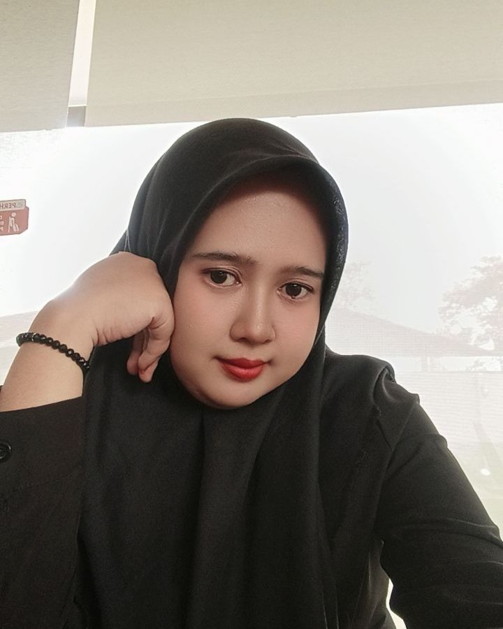 Tinder profile picture for @tika