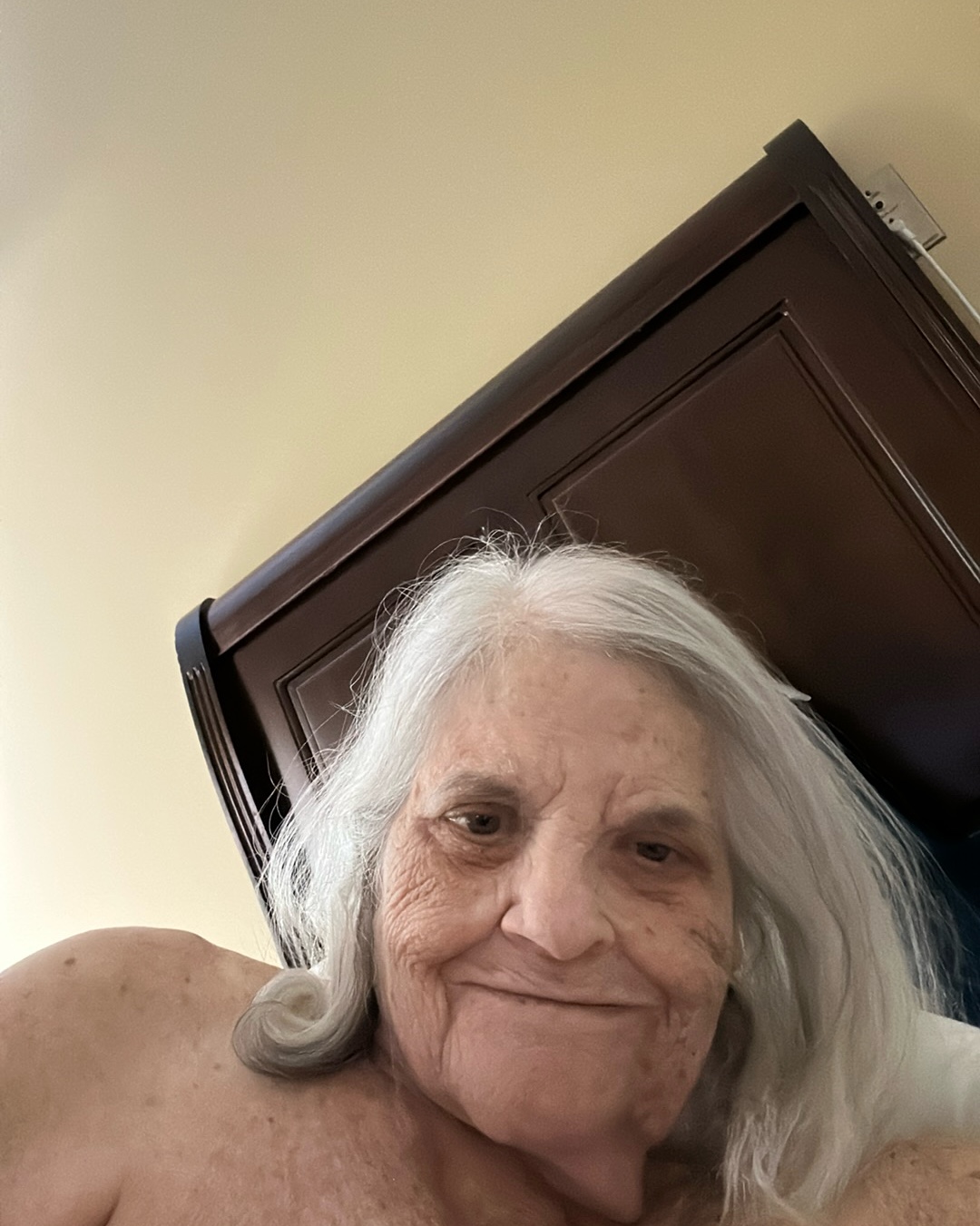 Tinder profile picture for @ellen