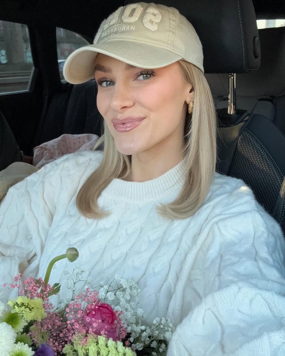Tinder profile picture for @juliana