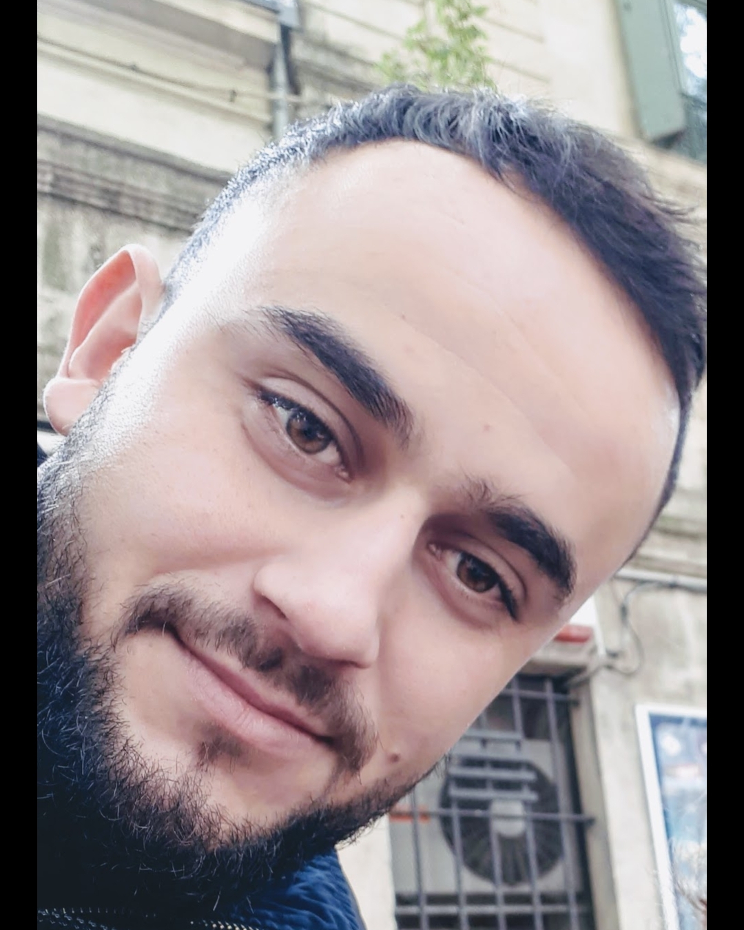 Tinder profile picture for @omri