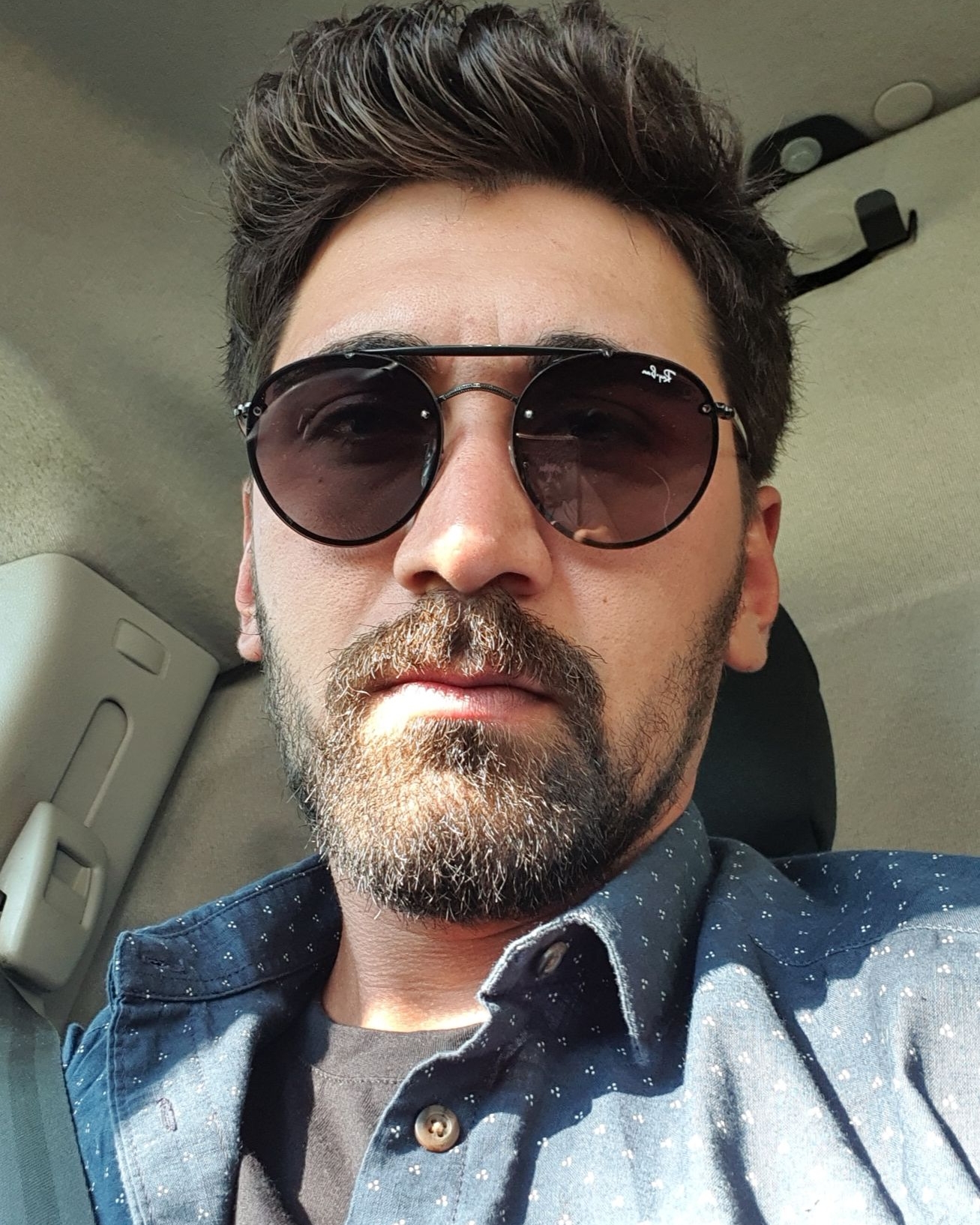 Tinder profile picture for @ilk