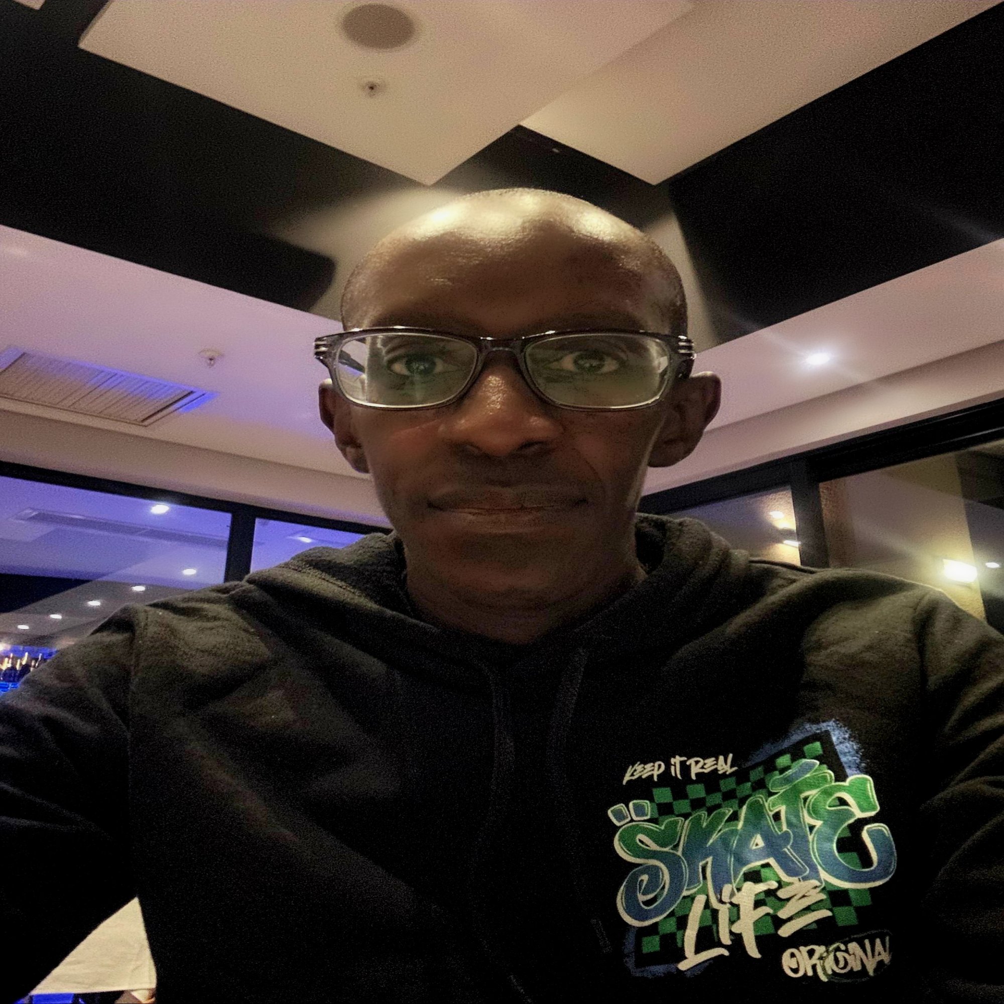 Tinder profile picture for @fari