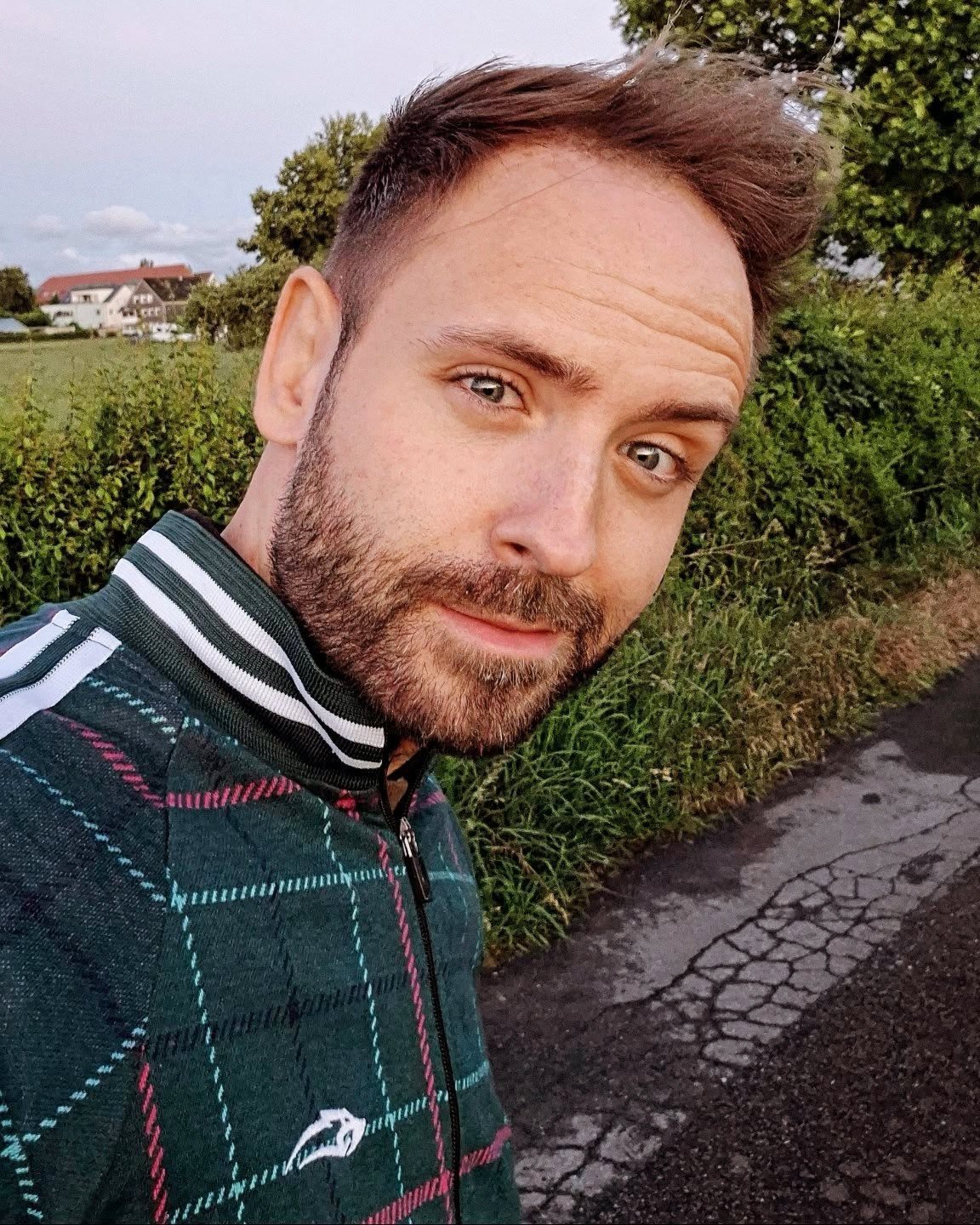 Tinder profile picture for @skins