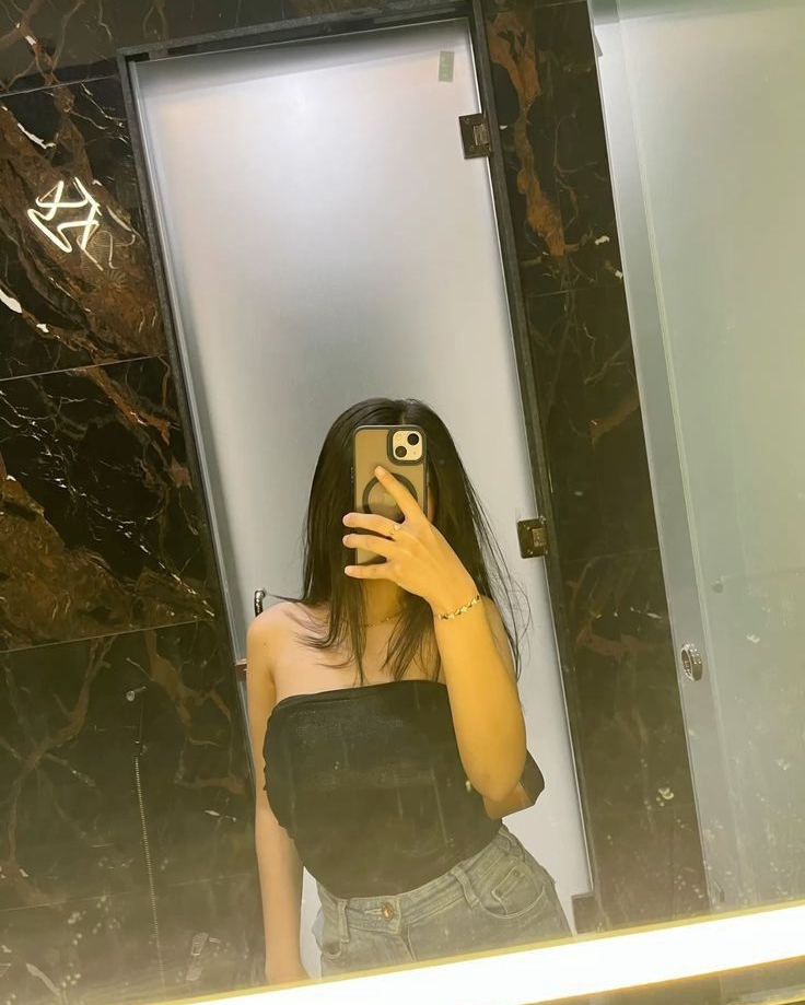 Tinder profile picture for @lailaaa