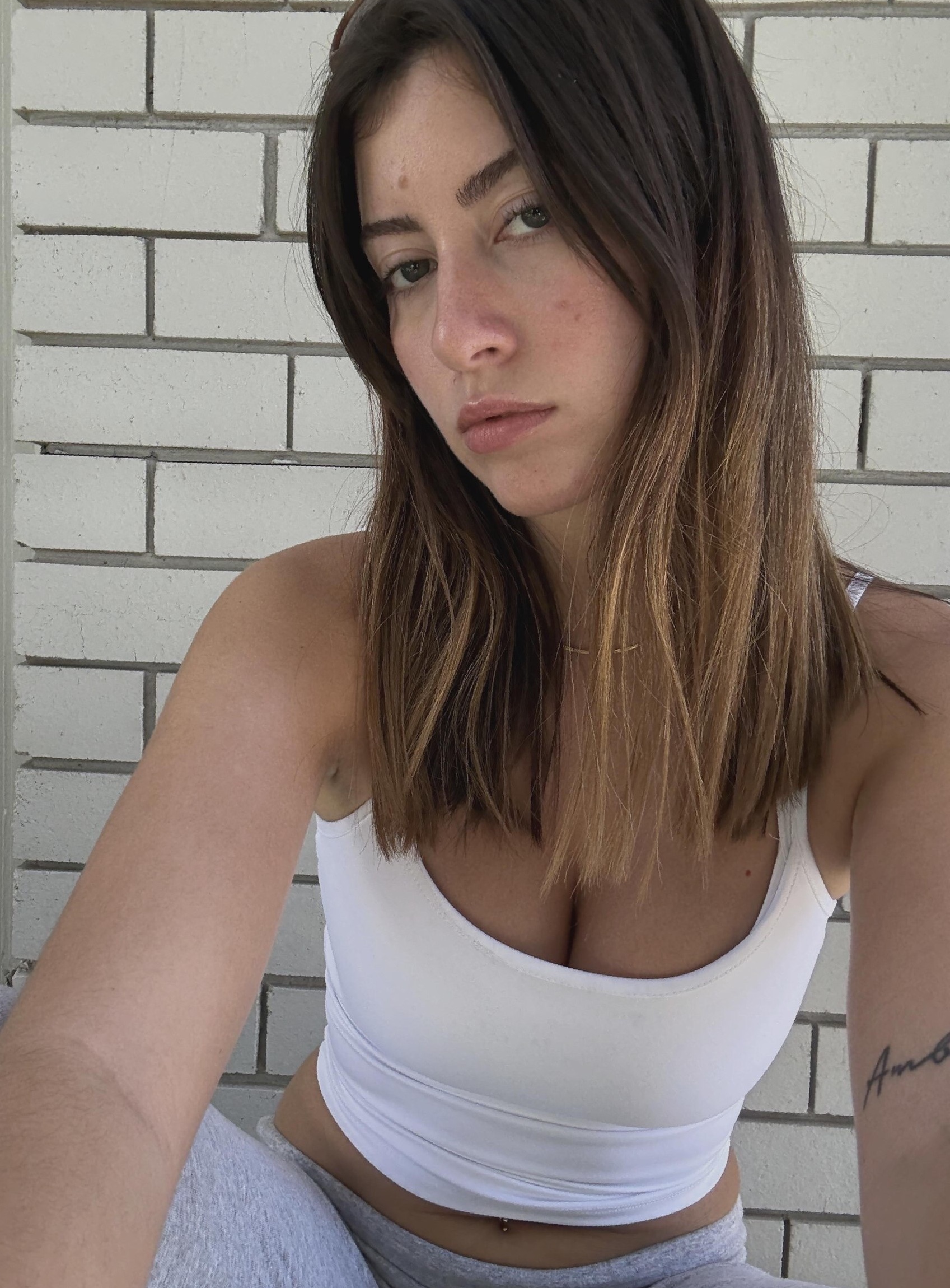 Tinder profile picture for @houseguest