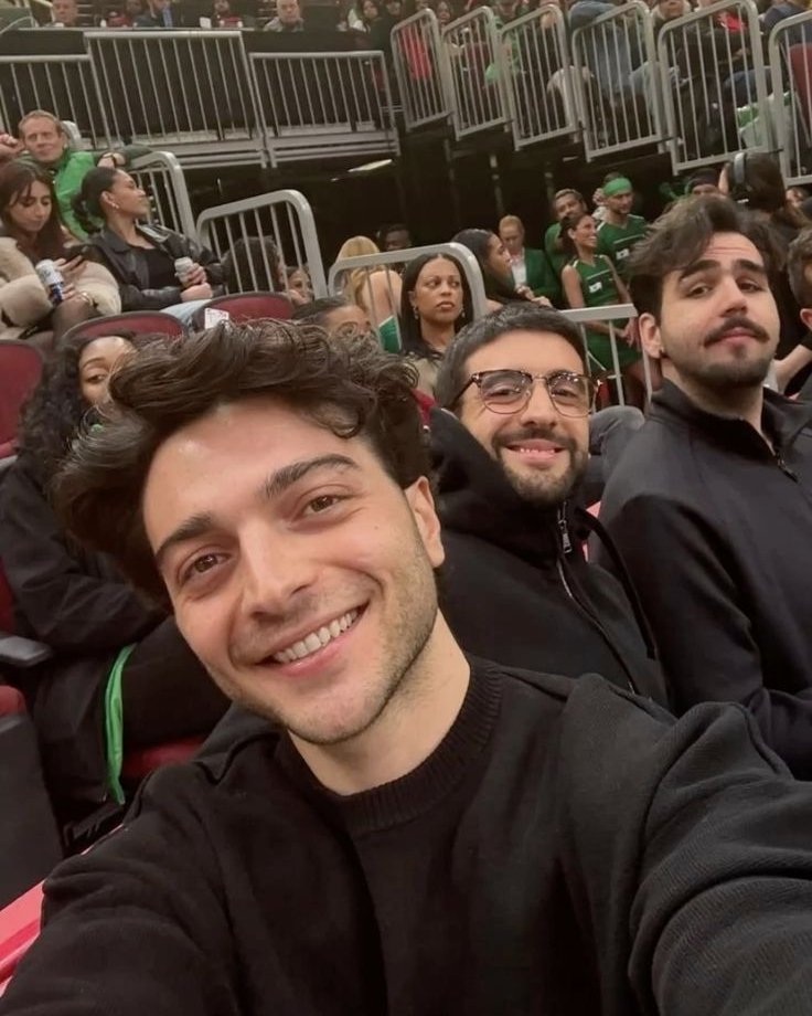 Tinder profile picture for @italy