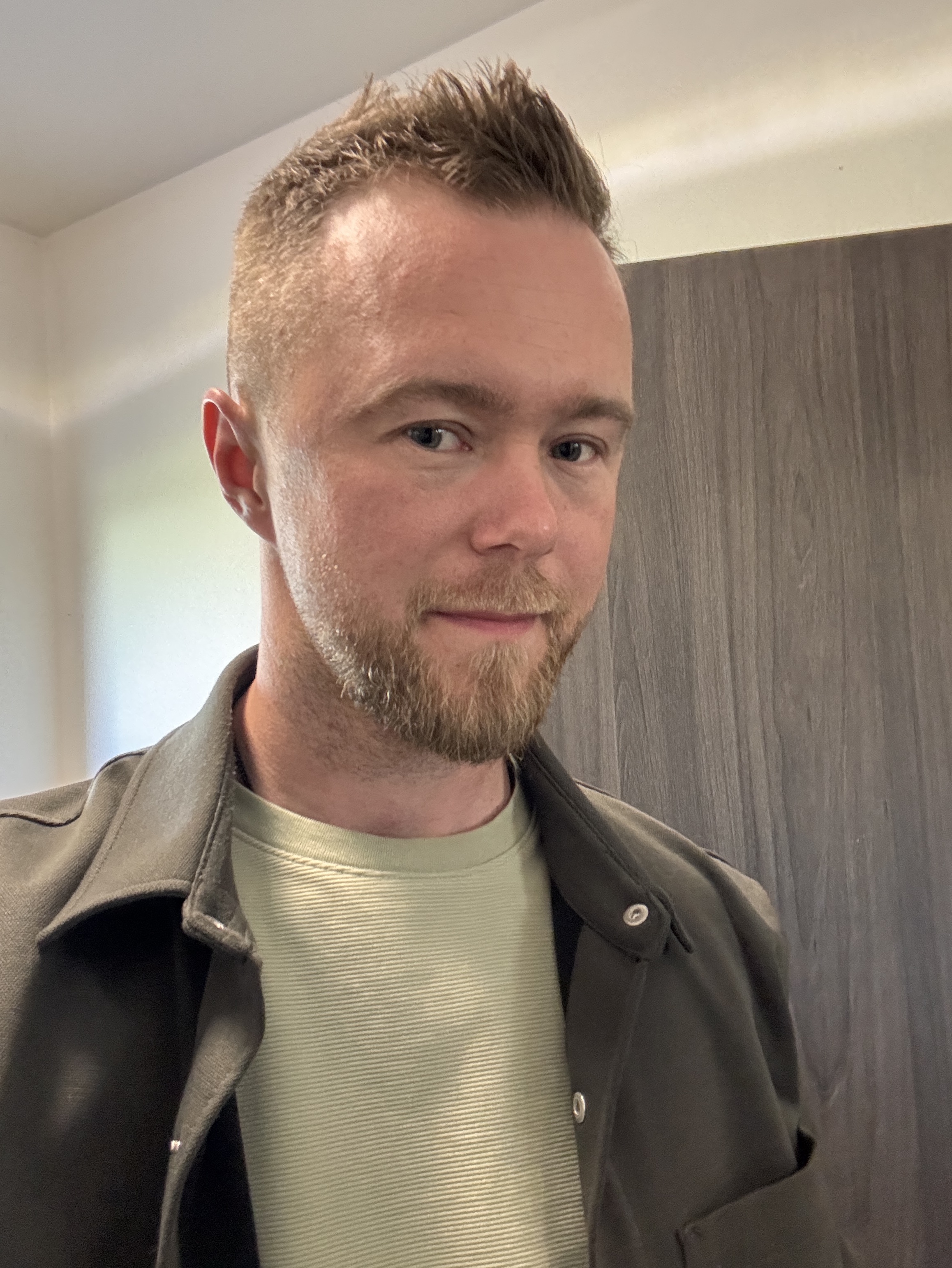Tinder profile picture for @ef
