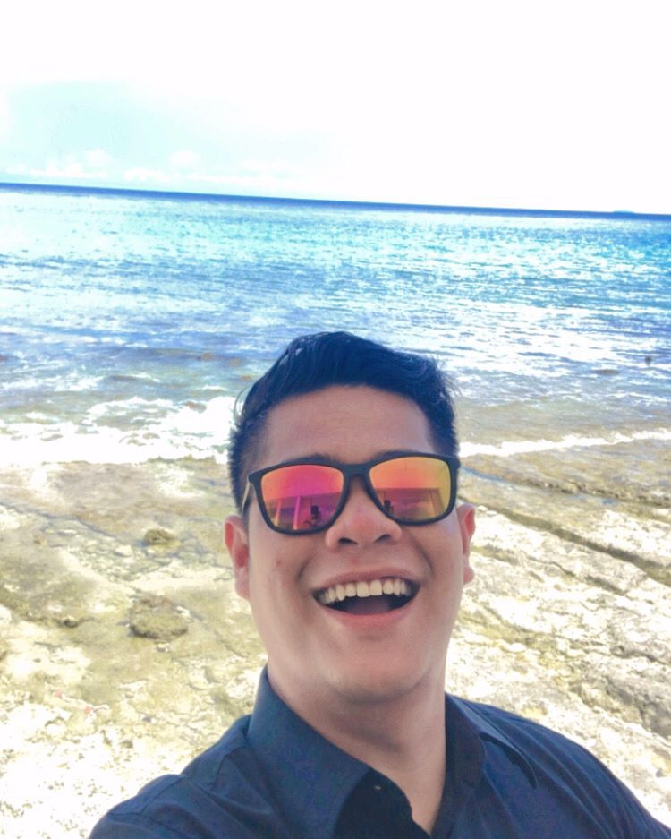 Tinder profile picture for @dis